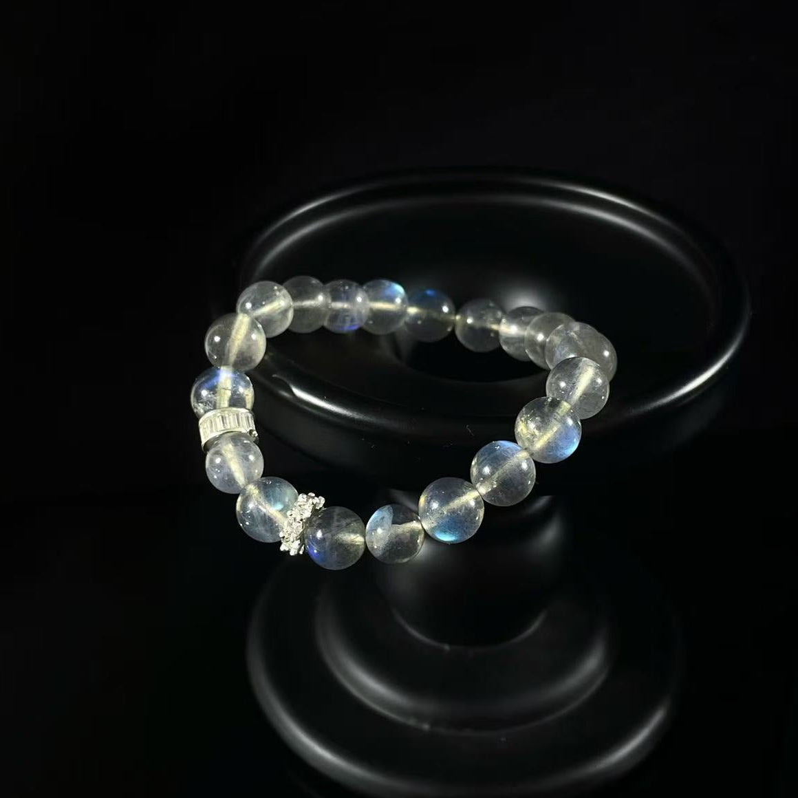 Blue Whisper – Labradorite × Silver Bracelet