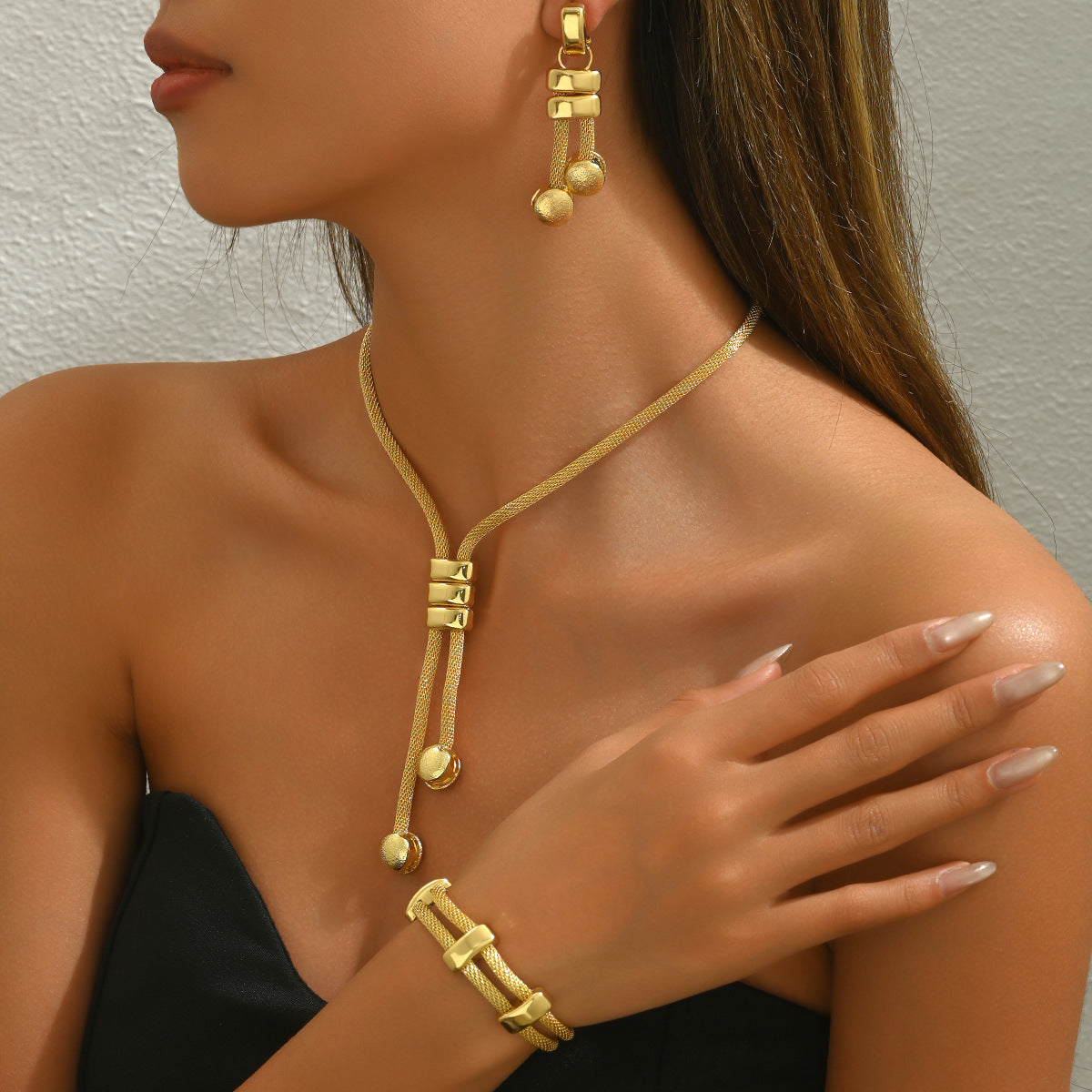Golden Cascade Mesh Jewelry Set – Earrings, Bracelet & Necklace