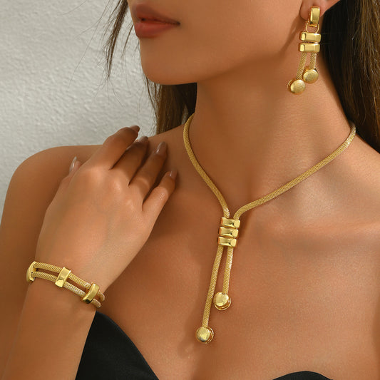 Golden Cascade Mesh Jewelry Set – Earrings, Bracelet & Necklace